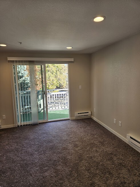 Building Photo - 721 Collyer St