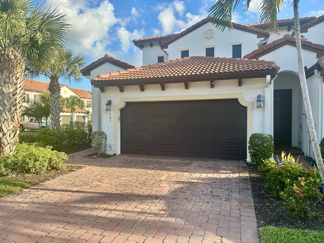 Casa de la esquina - 15821 Portofino Springs Blvd