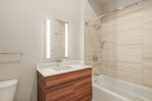 Foto del edificio - 823 N Wells St