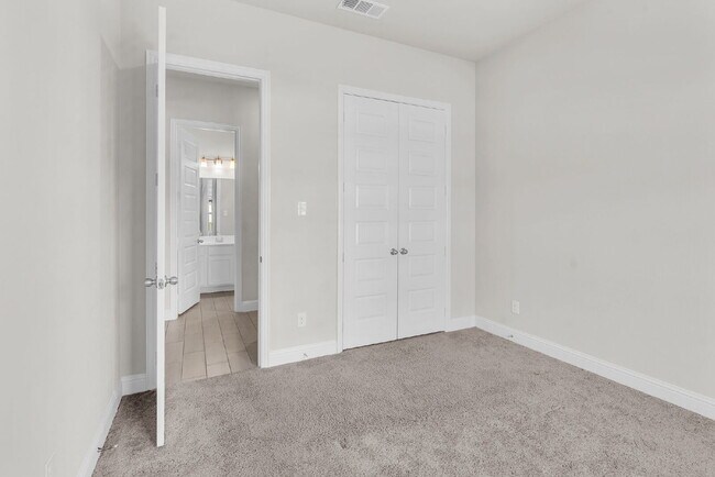 Foto del edificio - 7243 Crowell Ave