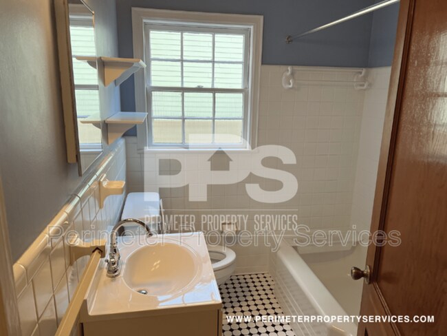 Building Photo - 2726 Craigie Ave