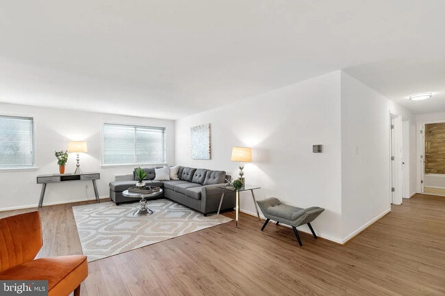 Building Photo - 5111 8th Rd S