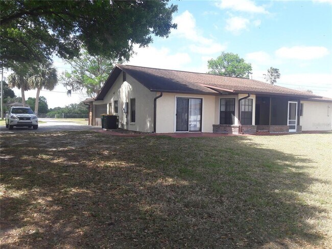 Foto del edificio - 3400 E Lakeshore Blvd