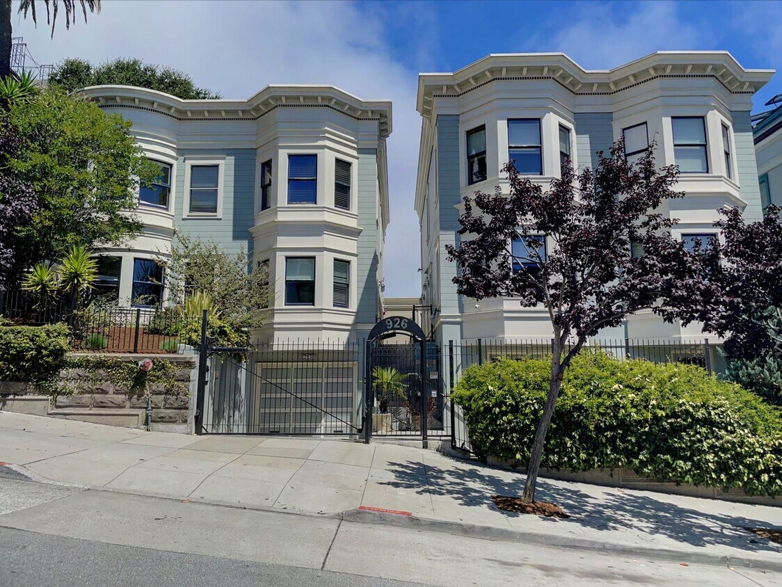 Primary Photo - Modern 2 Bed, 1.5 Bath + Parking - Alamo S...