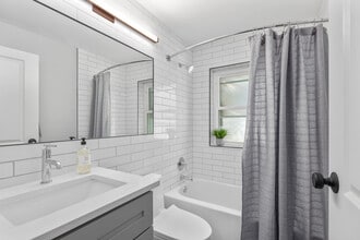 Building Photo - The Square on Delmar