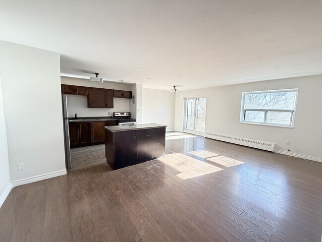 Building Photo - 20 Bradmon Dr