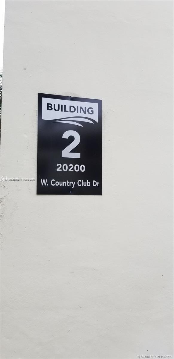 Building Photo - 20200 W Country Club Dr