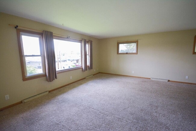 Building Photo - This 3 Bedroom 1 Bath is Ready to be Your ...