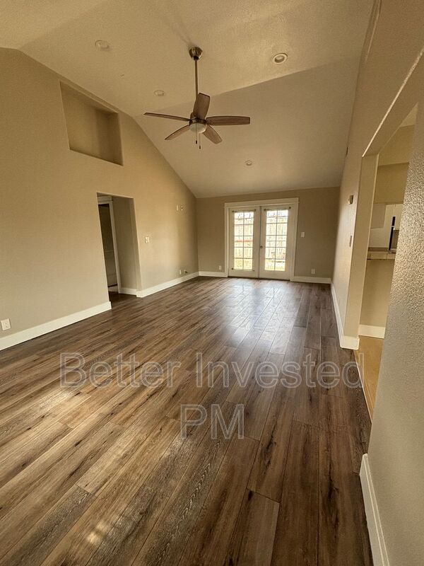 Foto del edificio - 111 Connely Ln