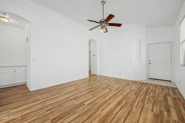 Foto del edificio - 635 W Colt Rd