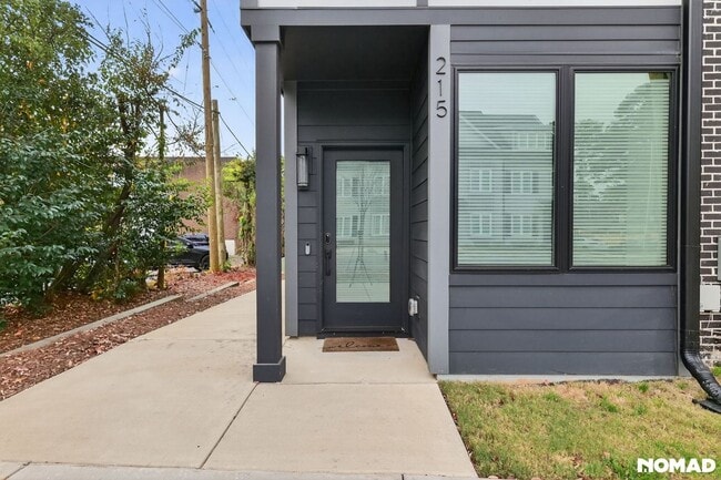 Building Photo - 215 Freeland Ln