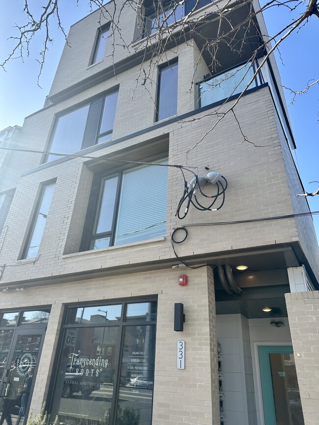 Exterior of building - 331 E Girard Ave (Philadelphia, PA) Apartments