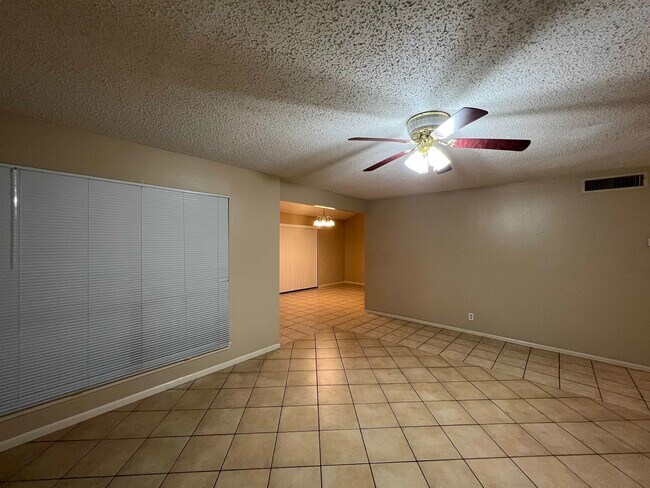 Building Photo - 1002 Castle Heights Dr