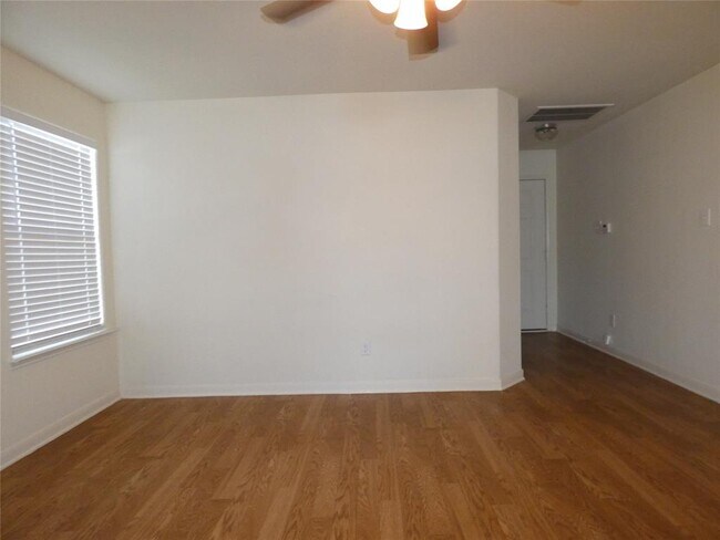 Foto del edificio - 4610 Tulip Garden Ct