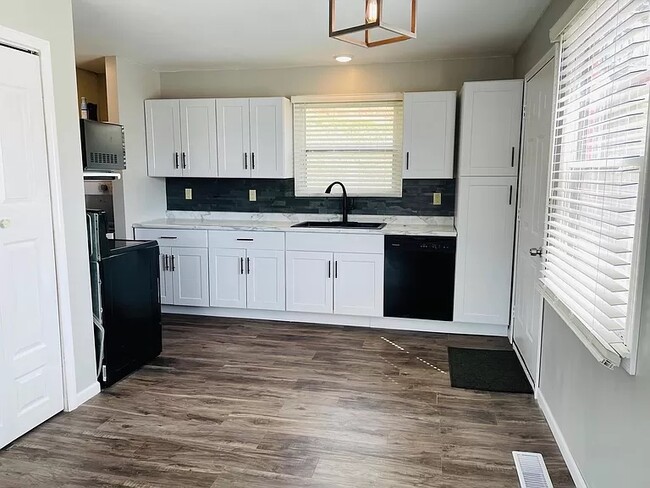 Kitchen - 54 Banks Blvd