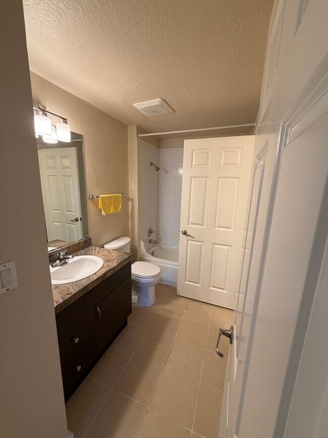 Foto del edificio - Bellevue/Factoria 2bd 1bath Condo for Rent!