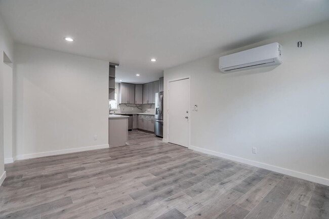 Interior Photo - 343 Warren Ln (B)