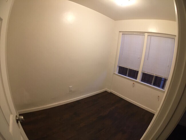 Foto del edificio - 7404 S Western Ave