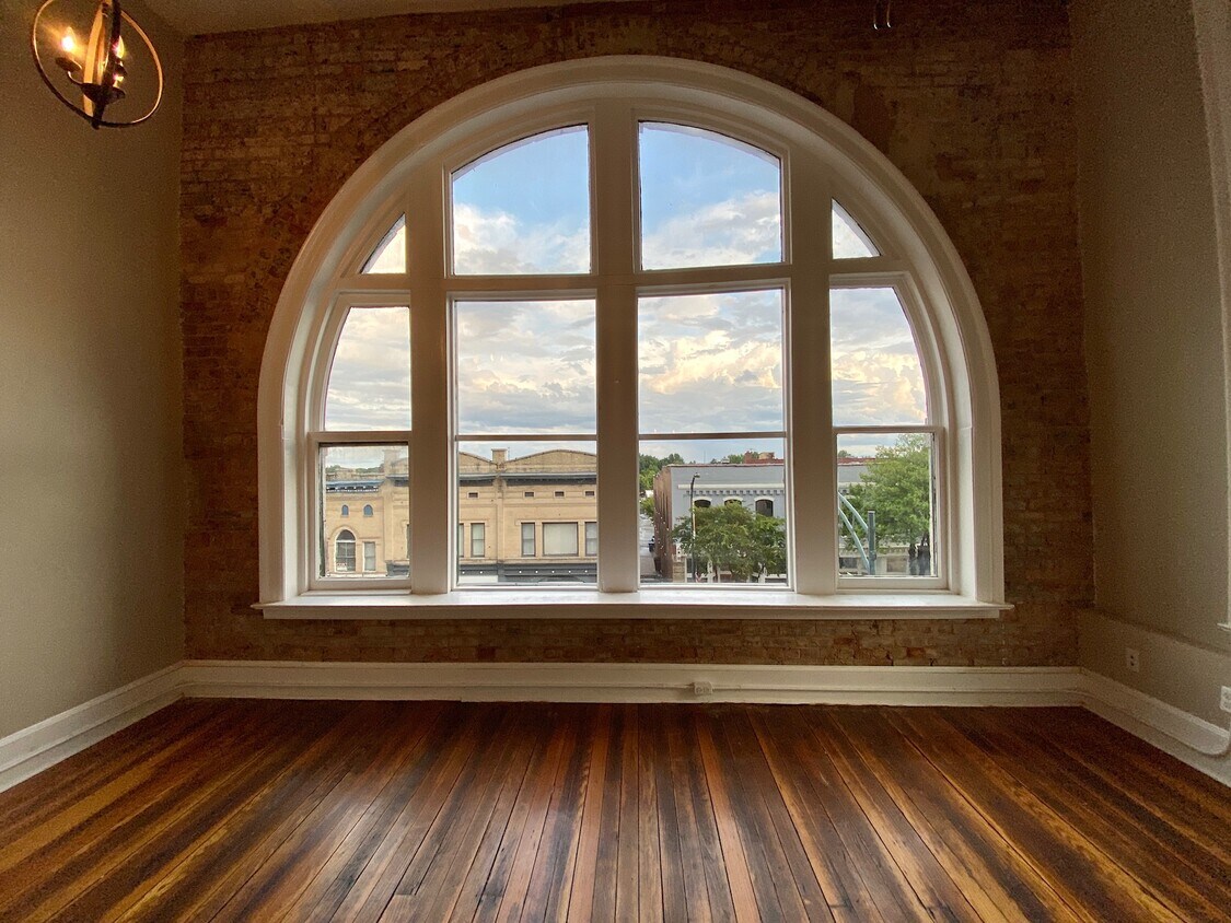 Foto principal - 118 N Main St