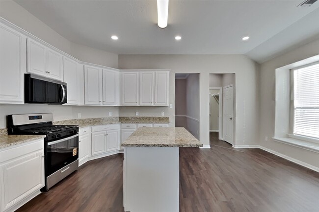 Foto del edificio - 7002 Winter Blossom Dr