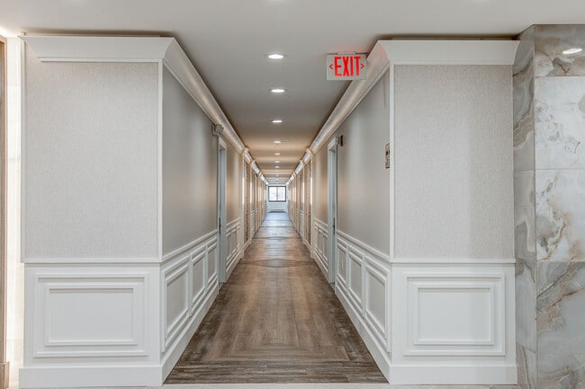Building Photo - River Club Apartments