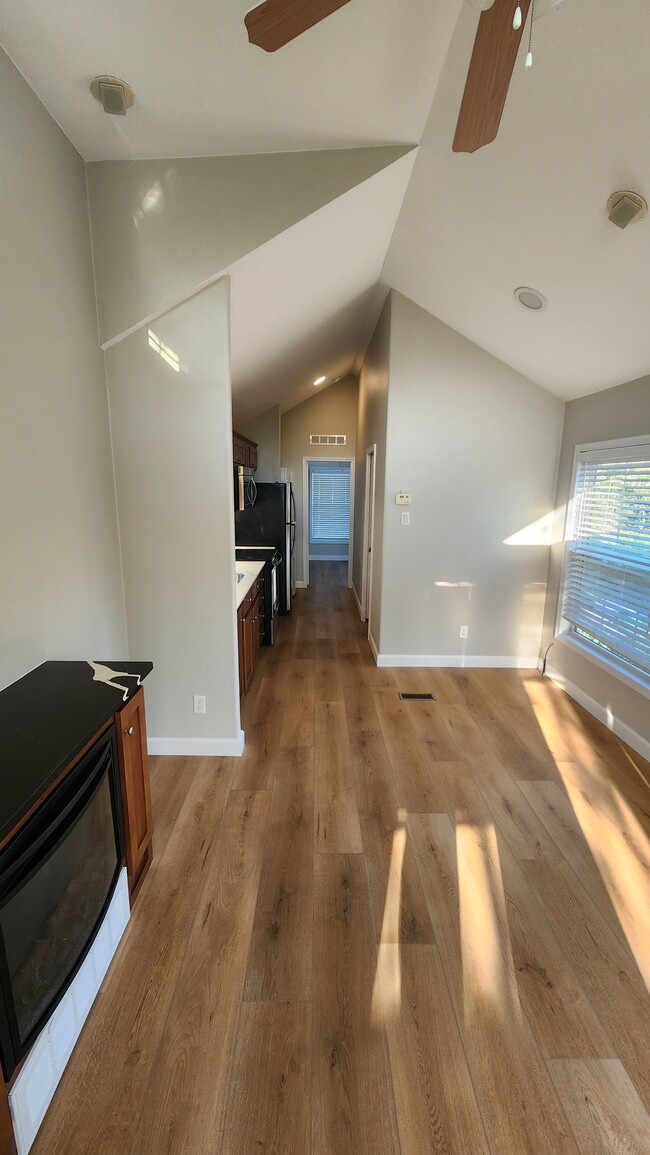 Building Photo - 5677 FM 1516 N
