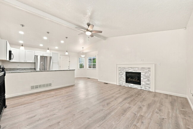 Building Photo - 8480 S Upham Way