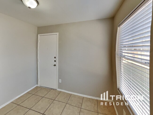 Foto del edificio - 12844 Edgewood Park Dr