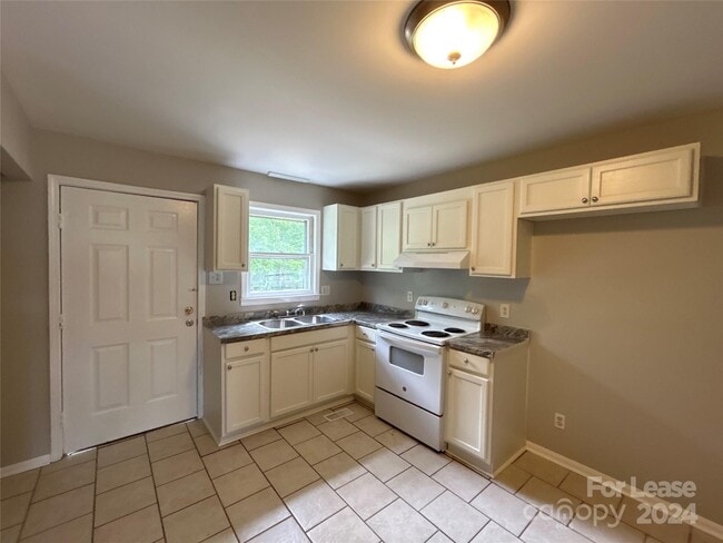 Building Photo - 1015 Old Plank Rd