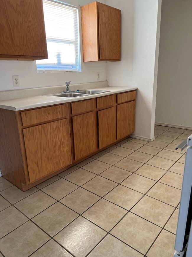 Building Photo - 1518 Duplex - Series B