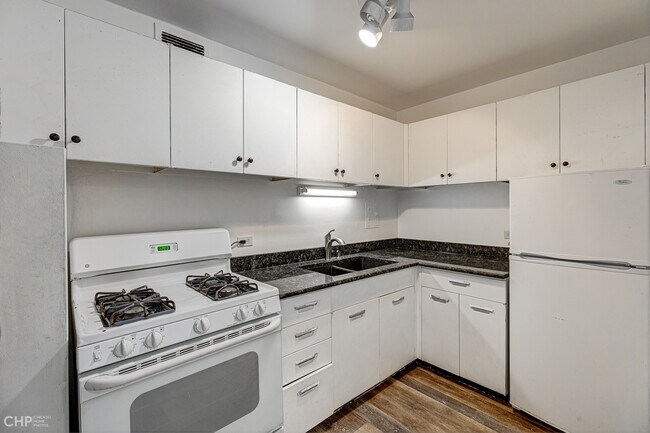 Building Photo - 1401 E 55th Pl