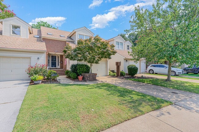 Building Photo - Immaculate 3bedroom 2.5 Townhouse on Kempsville Green Gold Couse