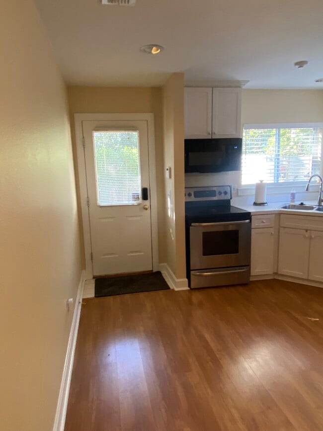 hall/kitchen - 512 Williams St