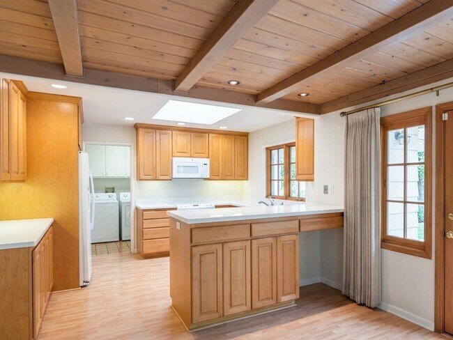 Building Photo - Charming single level 4 bedroom, 2 bath Lafayette home-Move in ready!