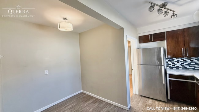 Photo du bâtiment - 232 Lawrence Av W