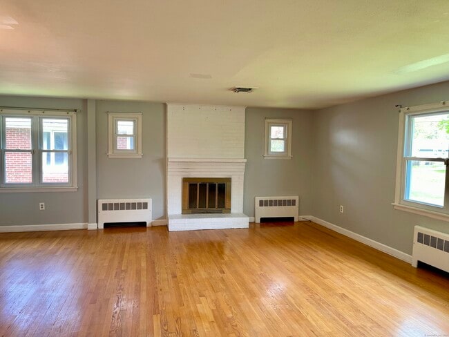 Building Photo - 25 Lindy Ln