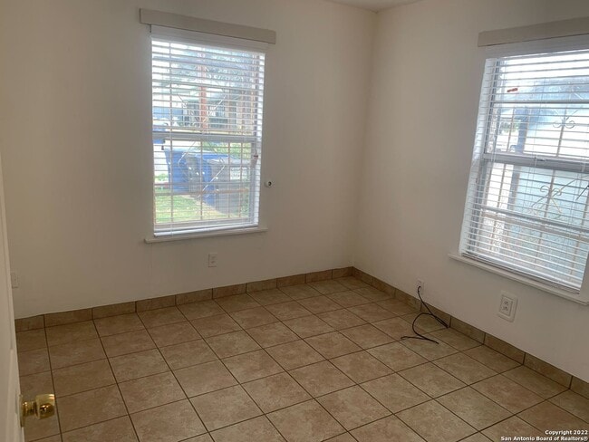 Building Photo - 520 Prado St
