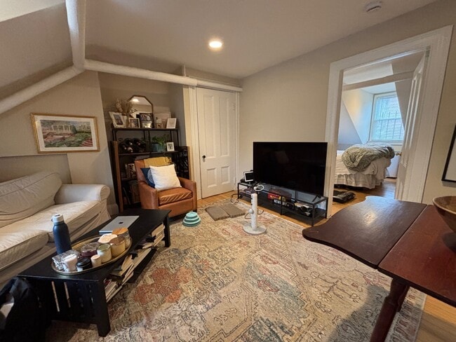 Building Photo - 91 Charles St