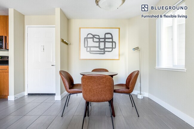 Building Photo - 460 Oak Grove Dr
