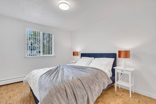 Photo du bâtiment - 1190 W 10th Ave