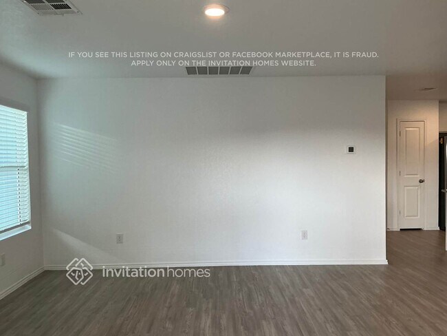 Foto del edificio - 10511 McClintock Dr