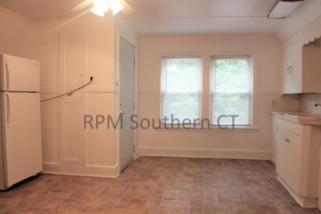 Building Photo - 2 bedroom in Seymour CT 06483-3129