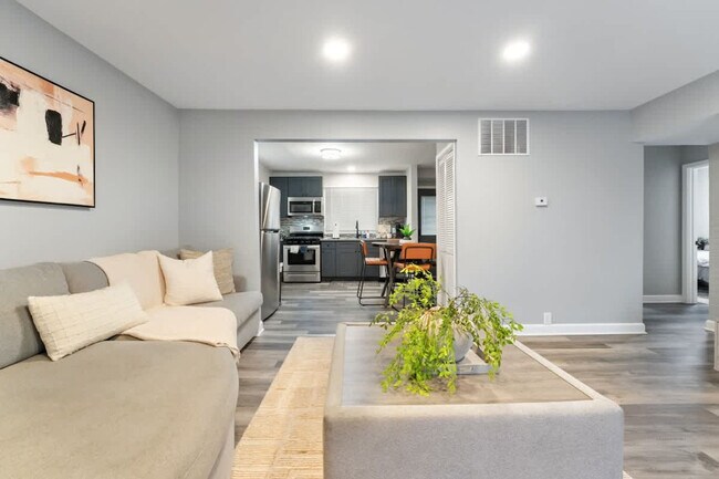 Foto del edificio - 5840 81st Pl