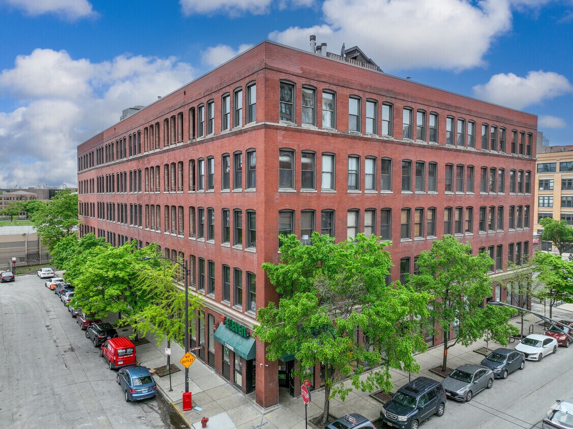 Apartamentos - 845 Van Buren St