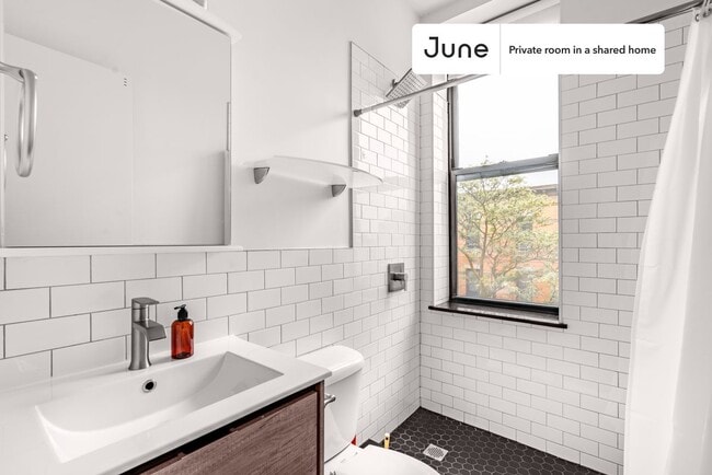 Building Photo - Room in Shared 5 bed/3 bath home