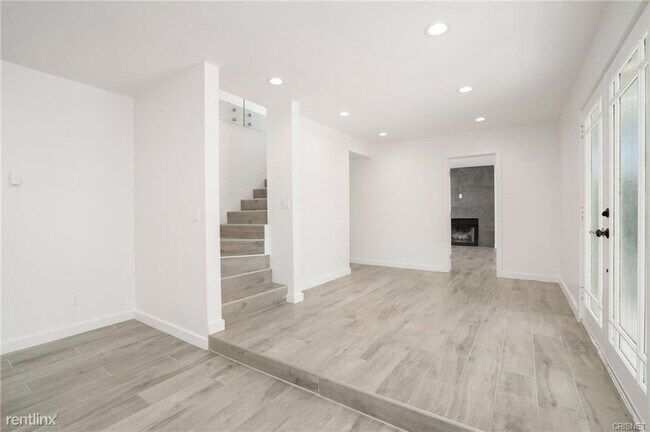 Building Photo - 5 br, 1 bath House - 23103 Erwin St