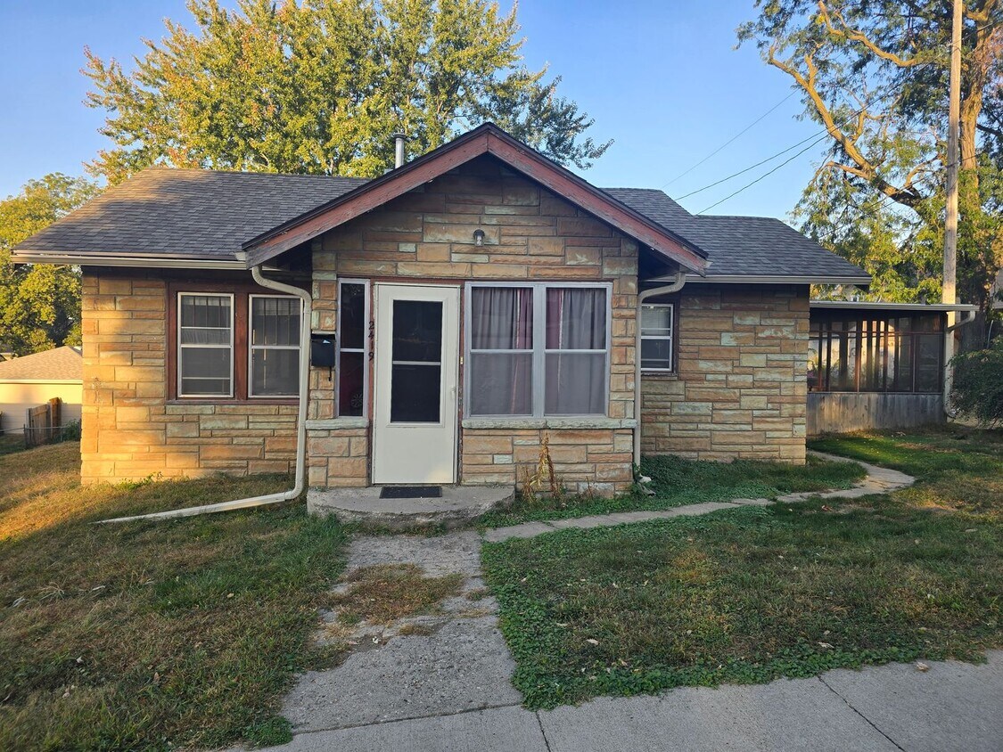 Primary Photo - $1100 - 2 Bed 1 Bath Home