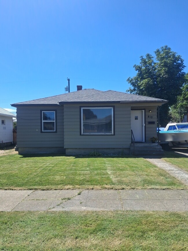 Building Photo - 412 E Lacrosse Ave