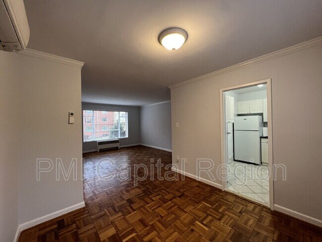 Foto del edificio - 10411 Montrose Ave