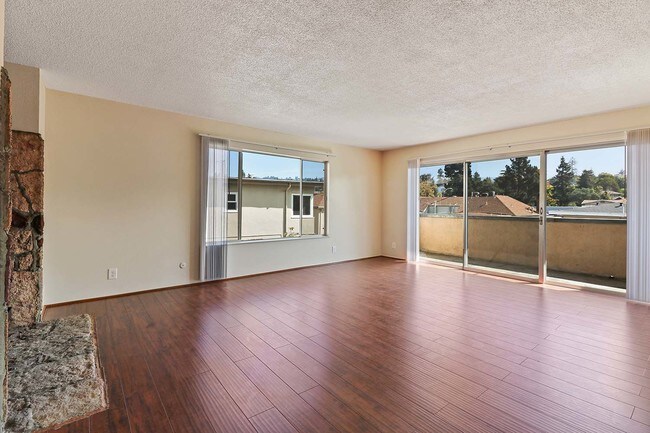 Building Photo - Bright Apartment with Parking in Grand Lake